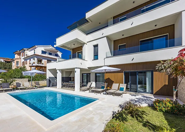 Luxury Del Sol - Heated Pool & Hot Tub Villa Premantura