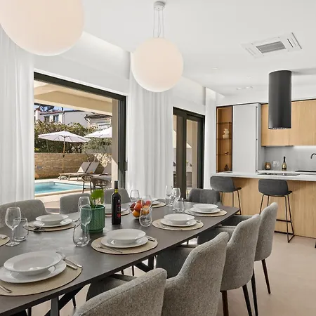 Luxury Del Sol - Heated Pool & Hot Tub *