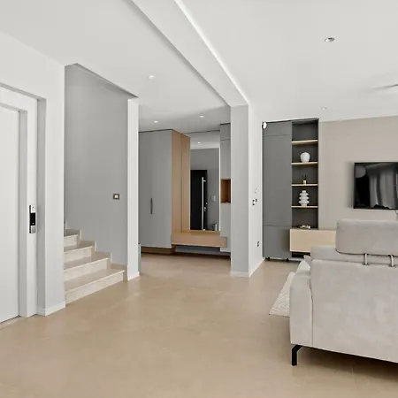 Luxury Del Sol - Heated Pool & Hot Tub Villa *