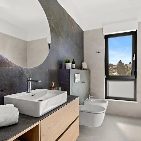 Luxury Del Sol - Heated Pool & Hot Tub Villa
