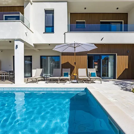 Luxury Del Sol - Heated Pool & Hot Tub Villa