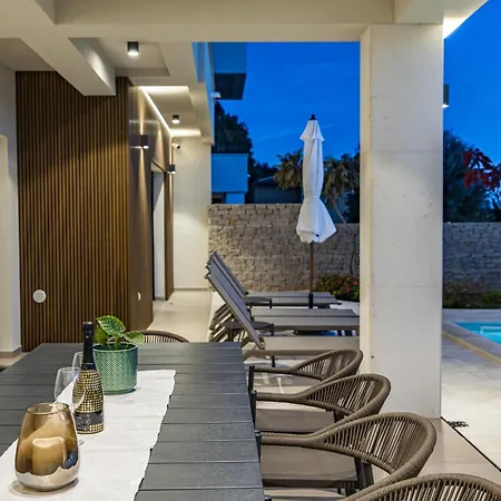 Luxury Del Sol - Heated Pool & Hot Tub